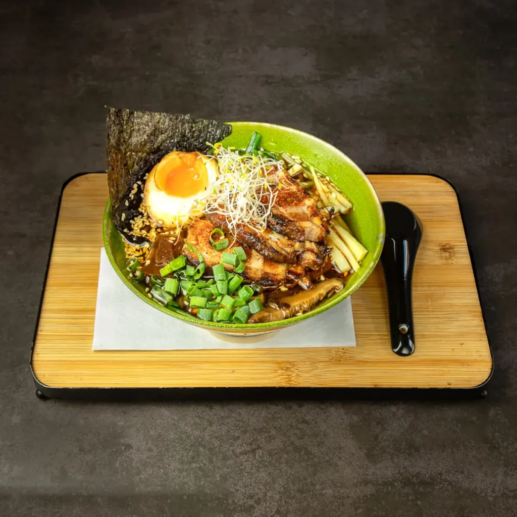 Ichiraku Wołowo-wieprzowy — Ramen w Sushi Show & Ramen Star, Kraków