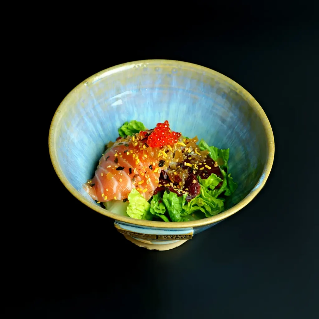 Sałatka sashimi — Przystawki w Sushi Show & Ramen Star, Kraków